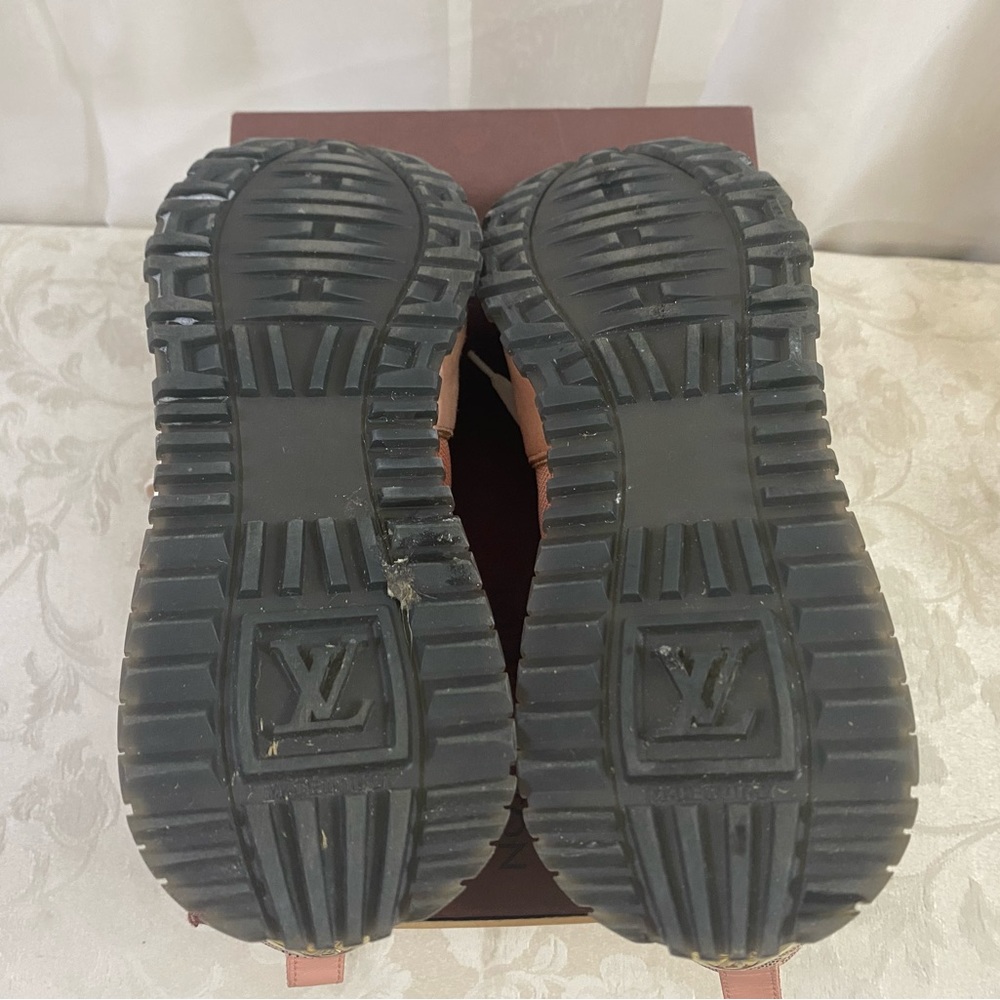 🆕Louis vuitton Damier Sneakers 🏃♀️ - Picture 7 of 8